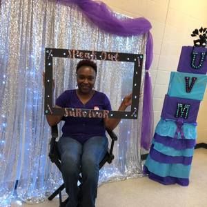 Meet your Posher, Dee